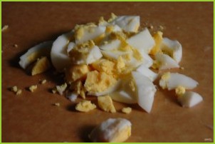 Салат из горошка и яиц - фото шаг 3