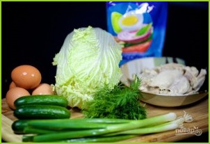 Салат с отварной курицей, яйцом и овощами - фото шаг 1