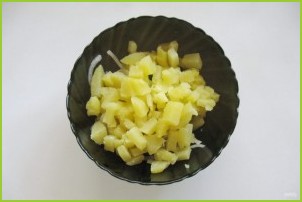 Салат с солеными баклажанами и картофелем - фото шаг 6
