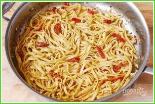 Спагетти с вялеными томатами - фото шаг 4