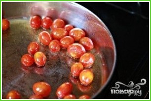 Паста с помидорами черри и креветками - фото шаг 2