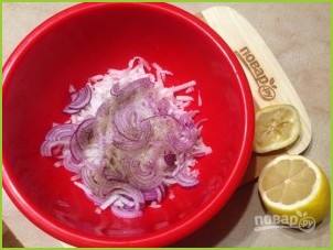 Салат из дайкона с колбасой - фото шаг 3