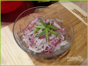 Салат из дайкона с колбасой - фото шаг 6