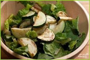 Салат из кабачков с кедровыми орешками - фото шаг 2