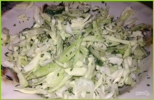 Салат из капусты и огурца с заправкой из нежирного кефира - фото шаг 5