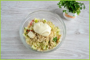 Салат с крабовыми палочками и лапшой быстрого приготовления - фото шаг 6