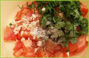 Салат с помидорами и кинзой - фото шаг 4