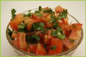 Салат с помидорами и кинзой - фото шаг 5