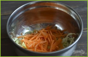 Салат со свежей морковью - фото шаг 2