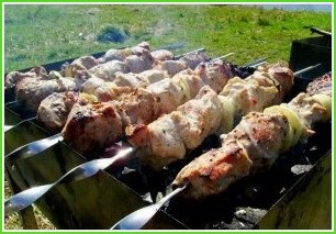 Шашлык из свинины с луком - фото шаг 6