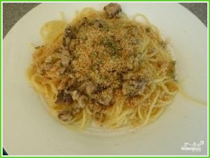 Спагетти с сардинами и сухариками - фото шаг 5