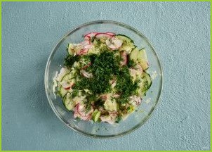 Салат из капусты, редиса и огурца - фото шаг 4