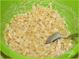 Салат из консервированной кукурузы - фото шаг 4