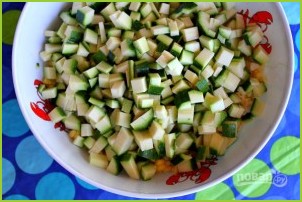 Салат из кукурузы, цукини и помидоров - фото шаг 2