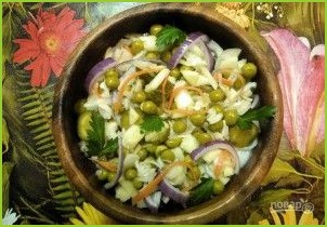 Салат из квашеной капусты и огурцов - фото шаг 4