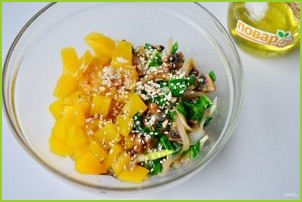 Салат со шпинатом, грибами и апельсинами - фото шаг 5