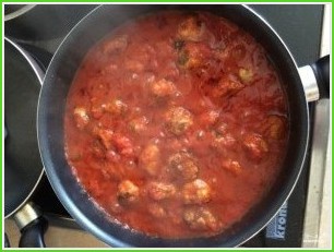 Спагетти с фрикадельками в томатном соусе - фото шаг 3