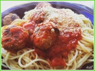 Спагетти с фрикадельками в томатном соусе - фото шаг 4