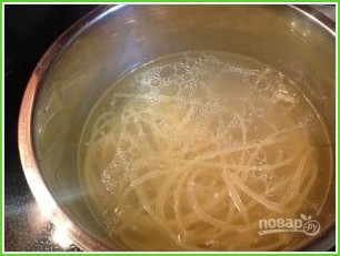 Спагетти с сыром и сливками - фото шаг 1