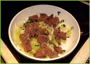 Теплый салат с говядиной - фото шаг 7