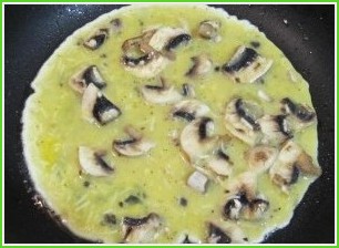 Омлет с грибами и сыром - фото шаг 4