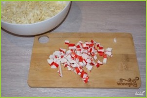 Салат из крабовых палочек без риса - фото шаг 3