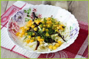 Салат с кукурузой и черносливом - фото шаг 6