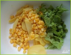 Салат с печенью трески и кукурузой - фото шаг 1
