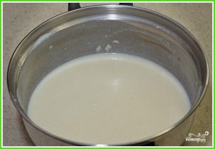 Тесто на пельмени на молоке - фото шаг 2
