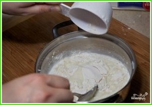 Тесто на пельмени на молоке - фото шаг 3