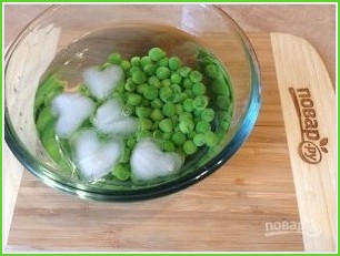 Биточки из картофеля, лосося и зеленого горошка - фото шаг 3