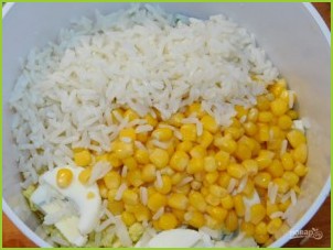 Рисовый салат с кукурузой - фото шаг 3