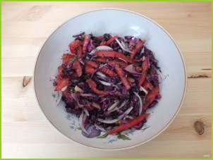 Салат с красной капустой и помидорами - фото шаг 4
