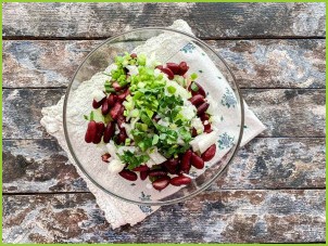 Салат с красной консервированной фасолью - фото шаг 6