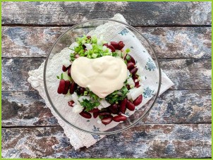 Салат с красной консервированной фасолью - фото шаг 7