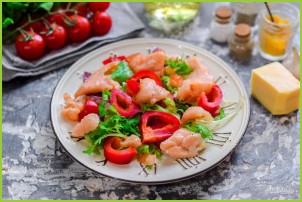 Салат с соленой красной рыбой - фото шаг 4