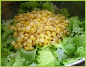 Салат с сухариками и кукурузой - фото шаг 5