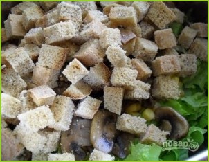 Салат с сухариками и кукурузой - фото шаг 7