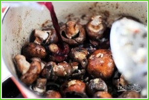 Жаркое из говядины с грибами - фото шаг 12