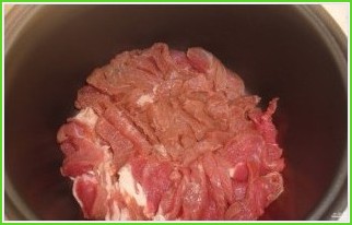 Мясо по-французски из говядины в мультиварке - фото шаг 1