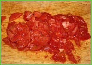 Омлет с колбасой и помидорами - фото шаг 2