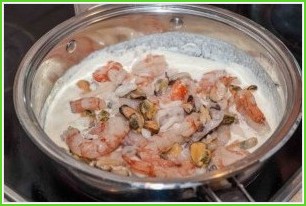 Паста с морепродуктами в сливочном соусе - фото шаг 4