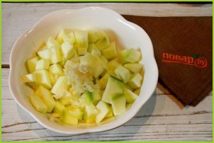 Салат из кабачков на зиму с чесноком - фото шаг 2