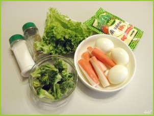 Салат с брокколи и крабовыми палочками - фото шаг 1