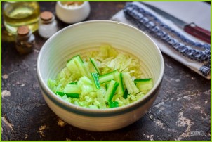 Салат с брынзой и капустой - фото шаг 3