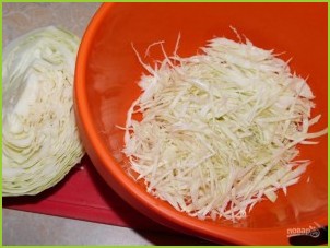 Салат с капустой, огурцами и яблоками - фото шаг 1