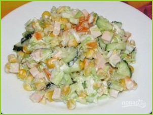 Салат с копчёной курицей и кукурузой - фото шаг 6