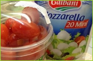 Салат с моцареллой и маслинами - фото шаг 1
