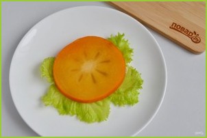 Слоеный салат из хурмы - фото шаг 8