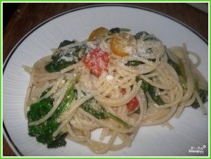 Спагетти со шпинатом и помидорами - фото шаг 3